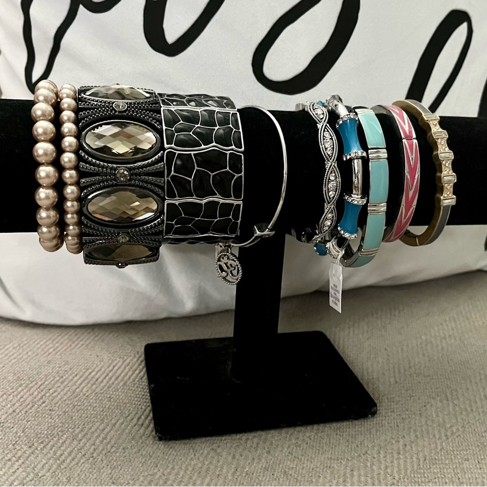 Bracelet lot